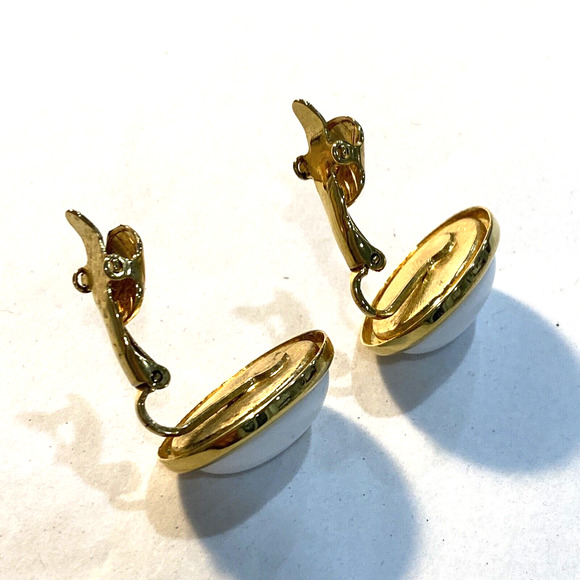Vintage clip on earrings goldtone white enamel ovals retro conservative classics - Picture 4 of 5